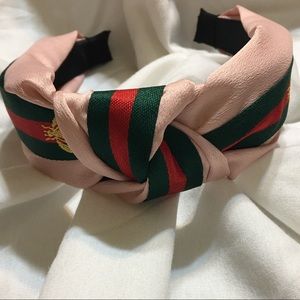 Pretty pink bee knot headband 🎀